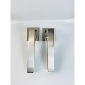 Lever on Square Rose